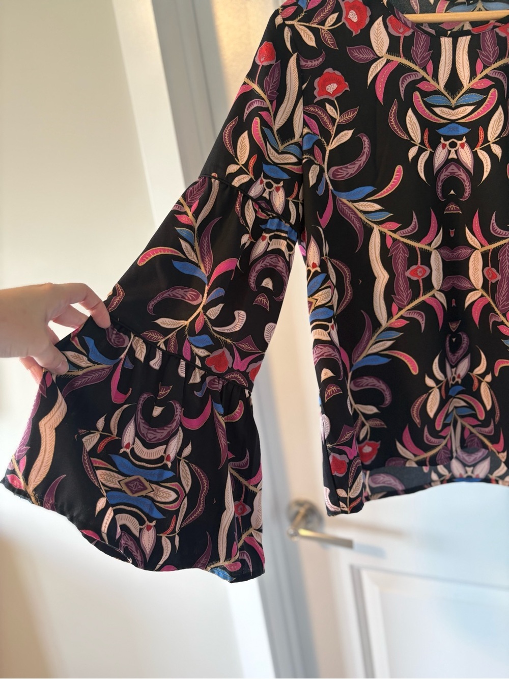 Vero Moda Gyana Floral Bell Sleeve Blouse Medium Black Multicolor - Picture 4 of 9
